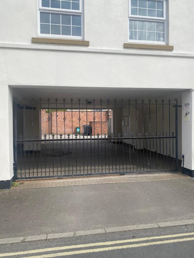 York City Centre, Recently Renovated 2 Bedroom Flat Exterior photo